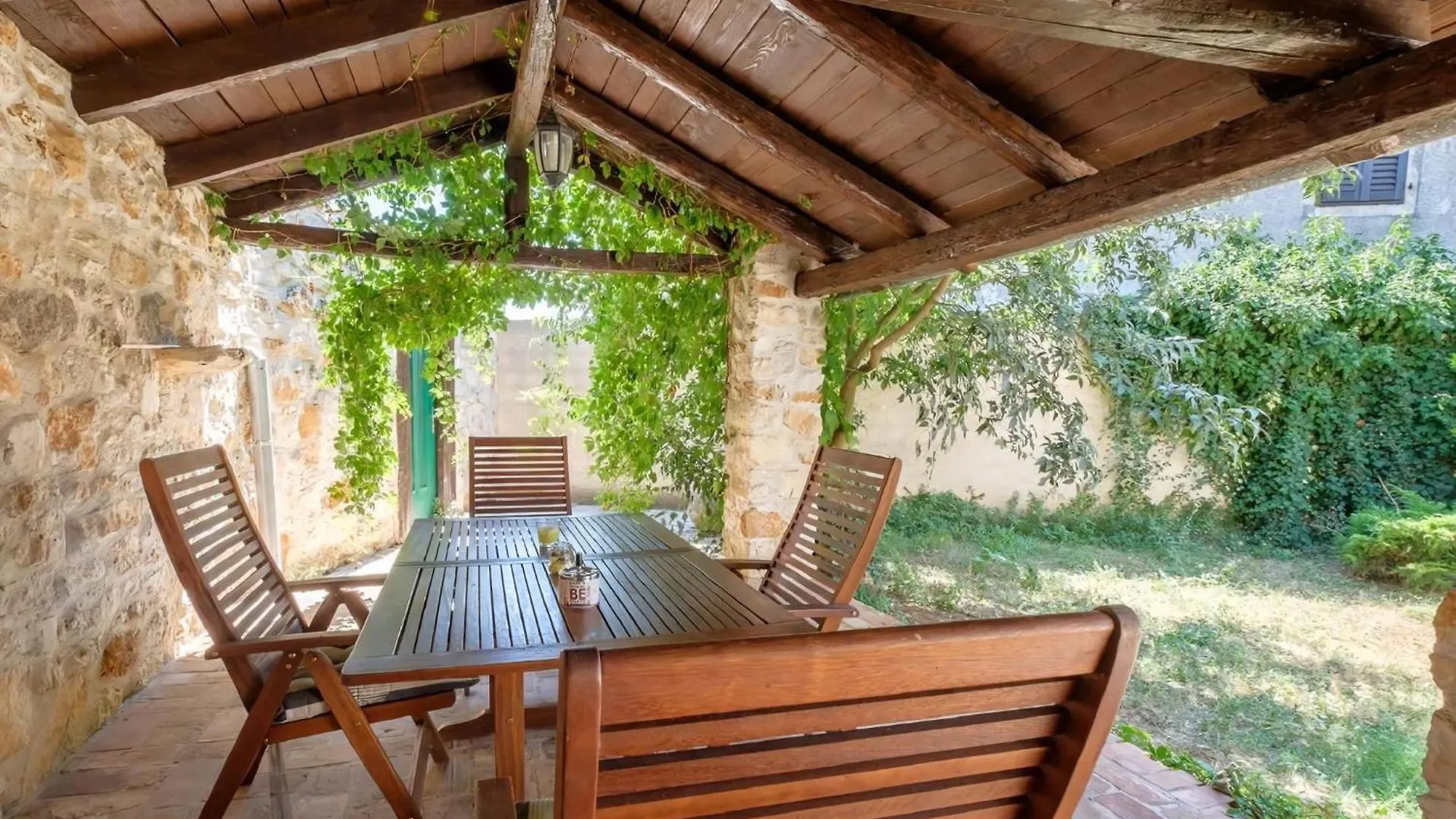 Wunderschoene Steinvilla Mit Privatem Garten Pula